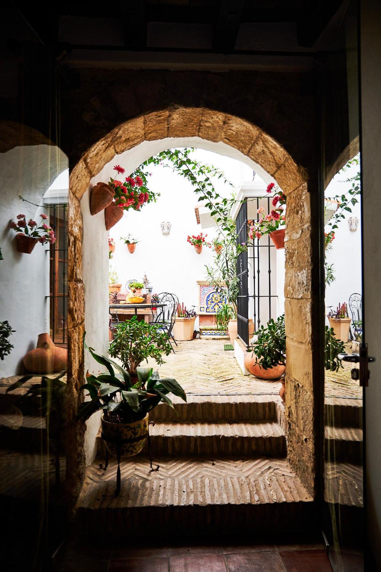 La Aldaba Vejer Traditional Patio House *